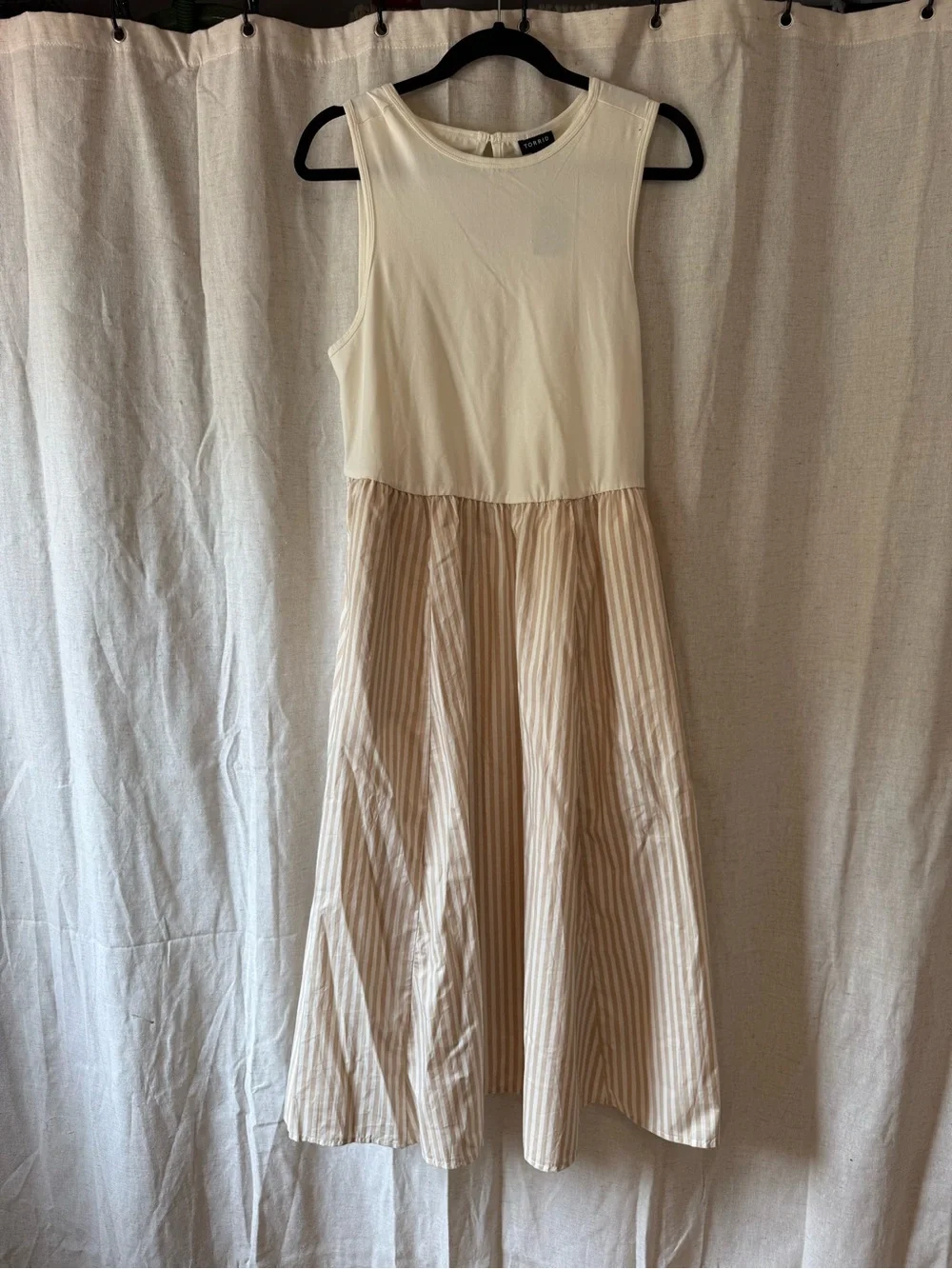 torrid Cream Sleeveless Tank Top - Picture 1 of 3